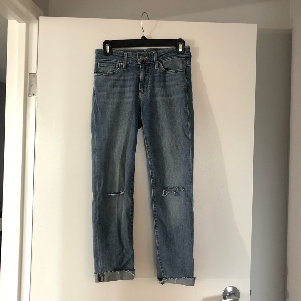 LEVIS 712 size 25 distressed Jeans